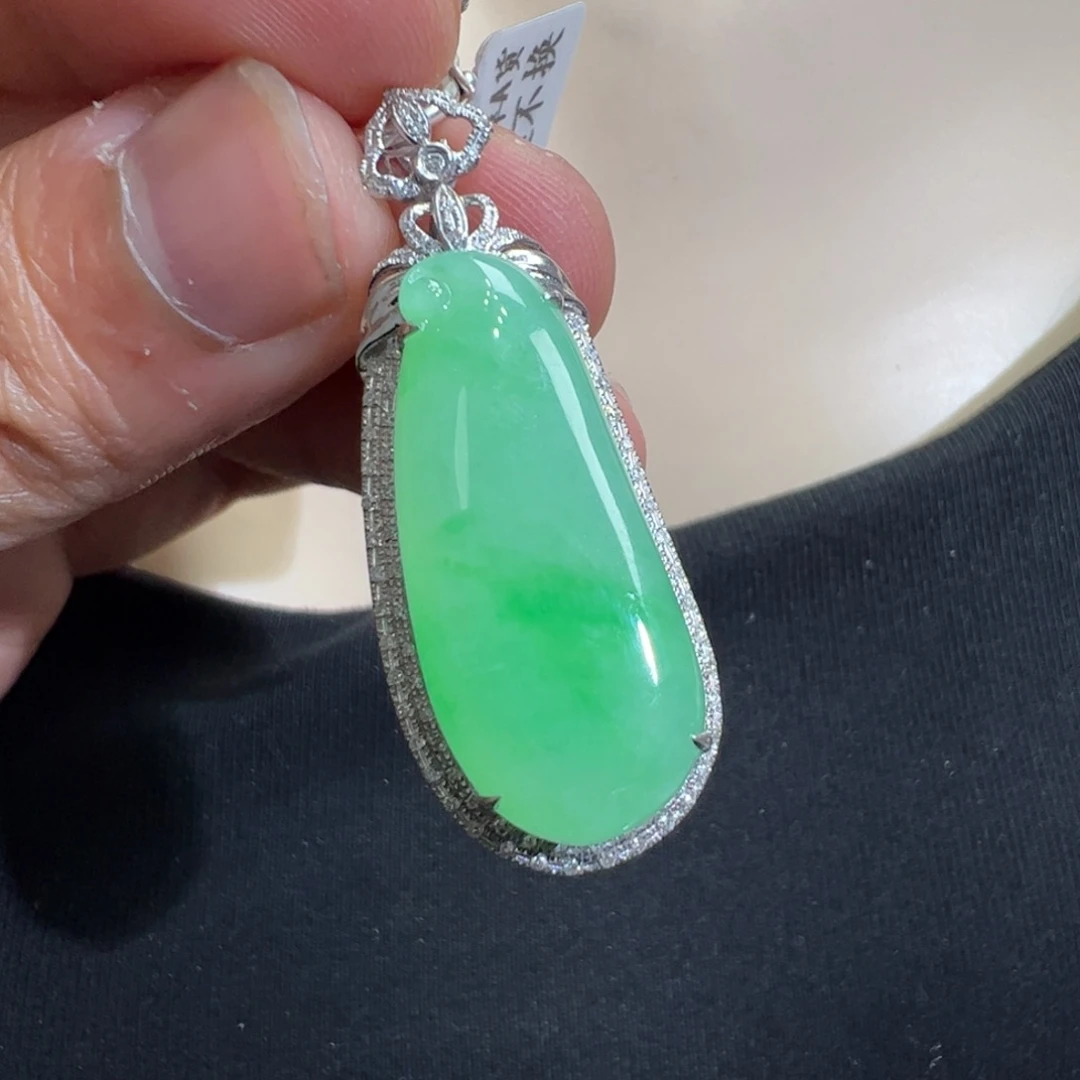 翡翠吊坠(不含链)18K金镶嵌