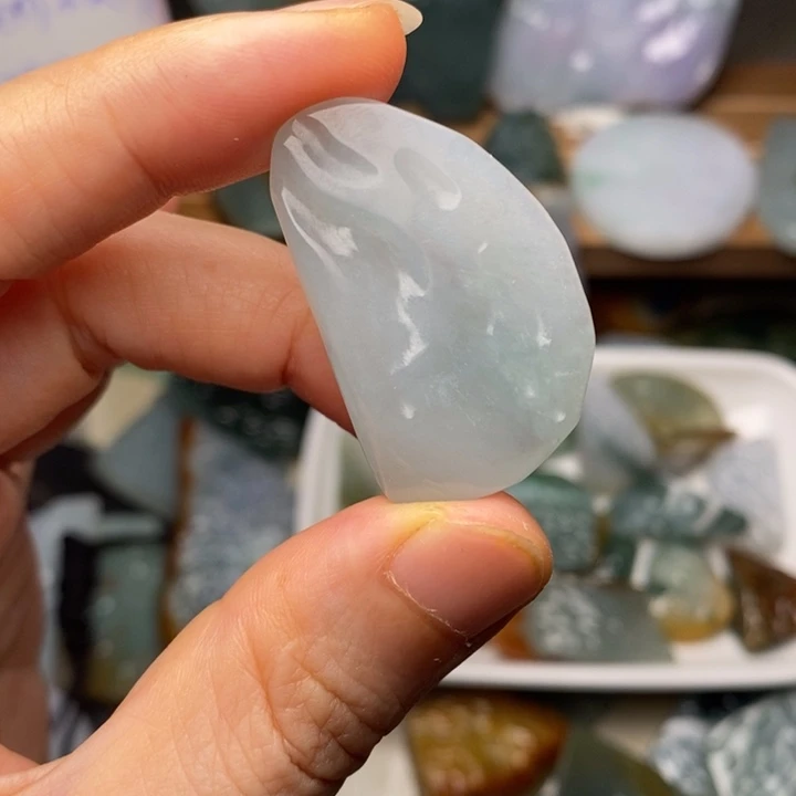 颈饰未镶嵌翡翠天然