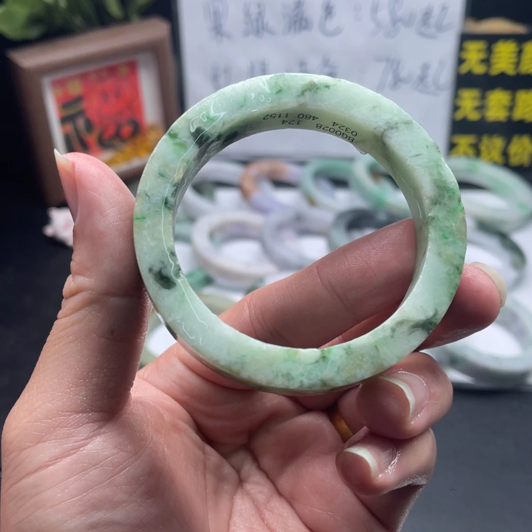 定制翡翠未镶嵌手镯