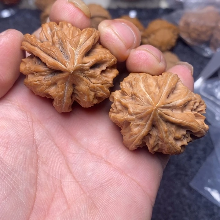 文玩核桃吊坠43曹大龙三棱