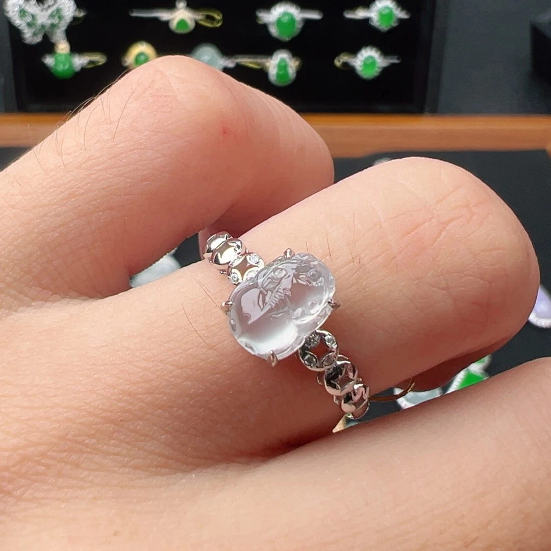 翡翠戒指18K金镶嵌貔貅8.1