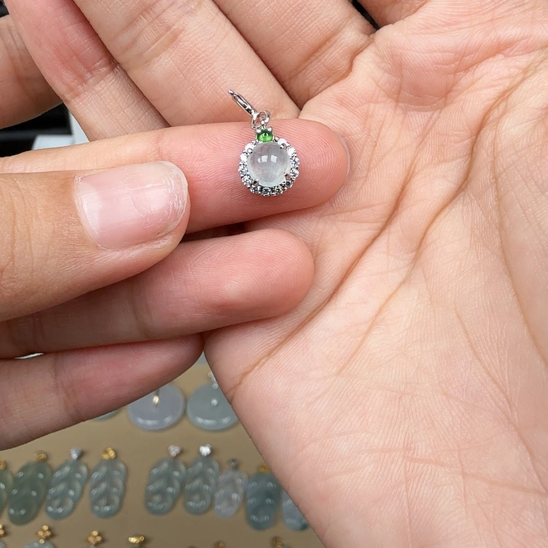 翡翠18K金镶嵌耳饰