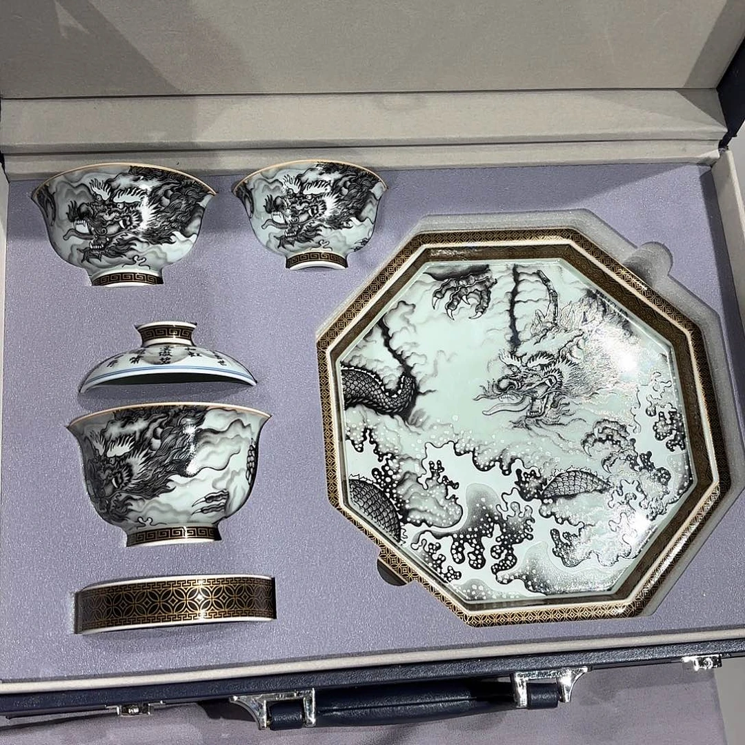 瓷片景德镇瓷器精品陈列