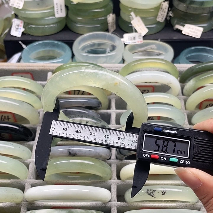 蛇纹石玉未镶嵌手镯161