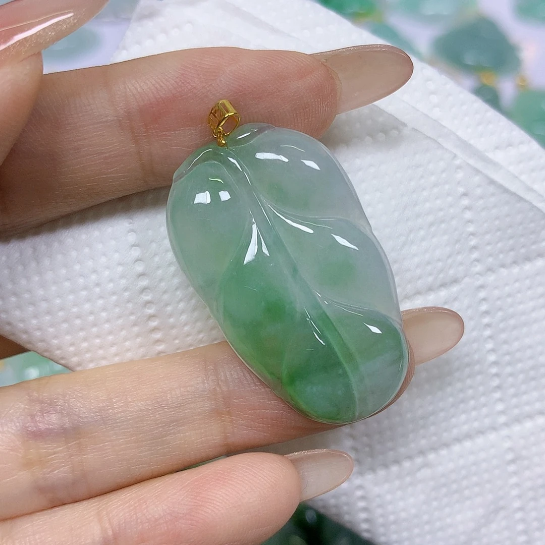 颈饰18K金镶嵌翡翠挂件