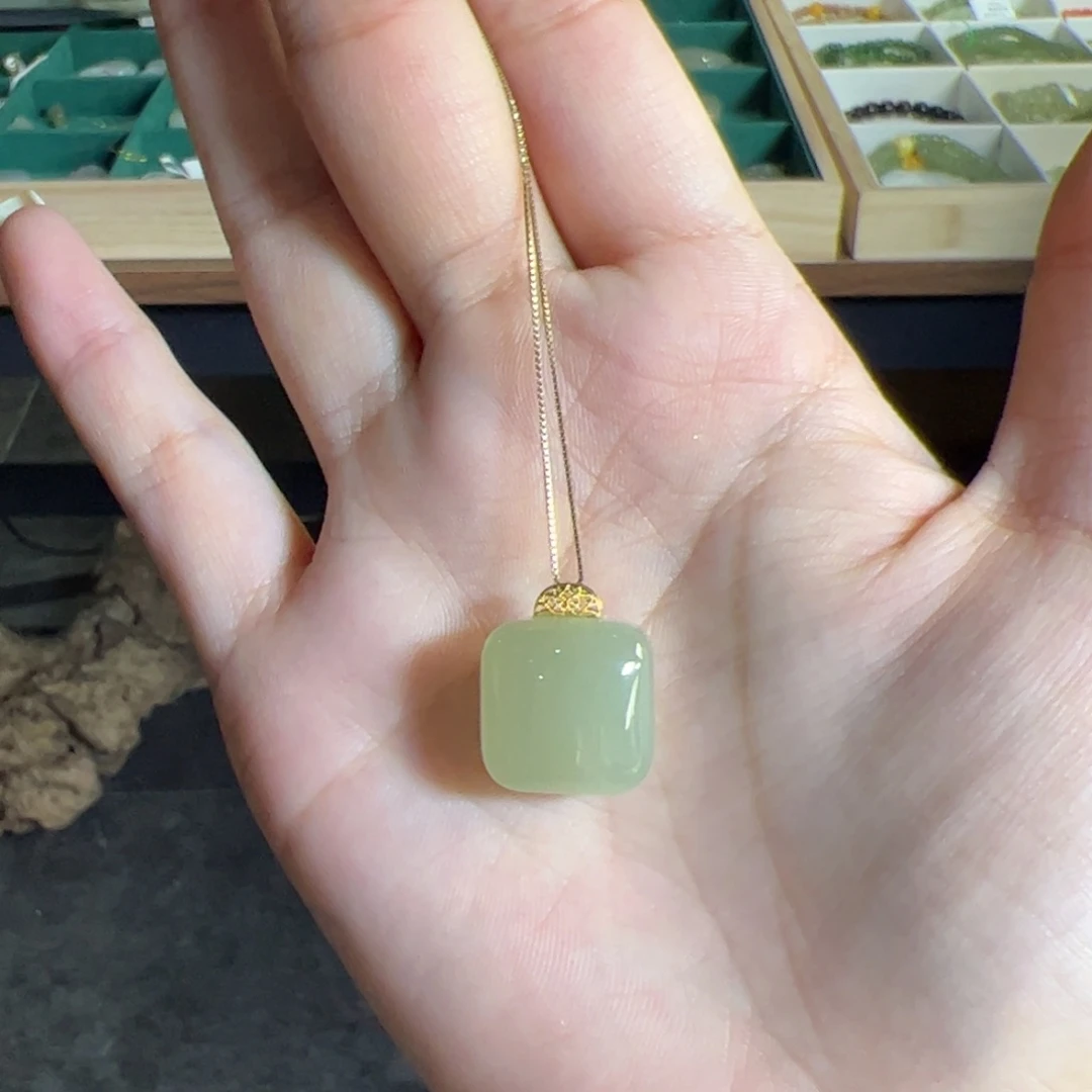 和田玉18K金镶嵌颈饰