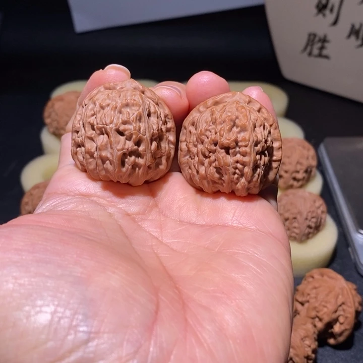 文玩核桃吊坠白狮子35