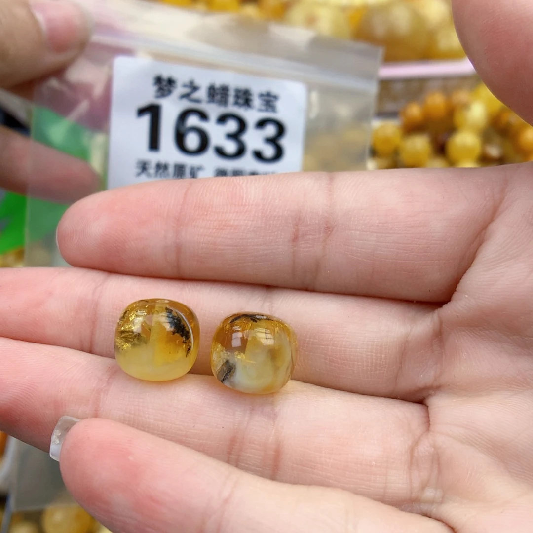 华***子未镶嵌琥珀裸石11