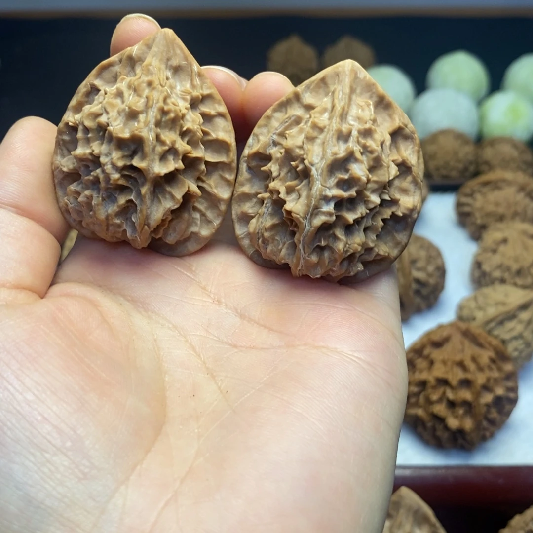艾***莫文玩核桃吊坠红缨枪38有修