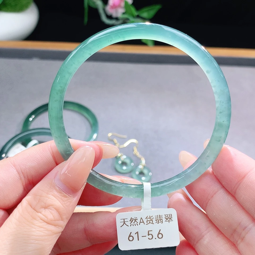 未镶嵌手镯（圆镯）翡翠