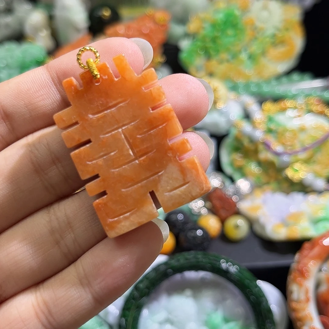 翡翠未镶嵌颈饰待编织