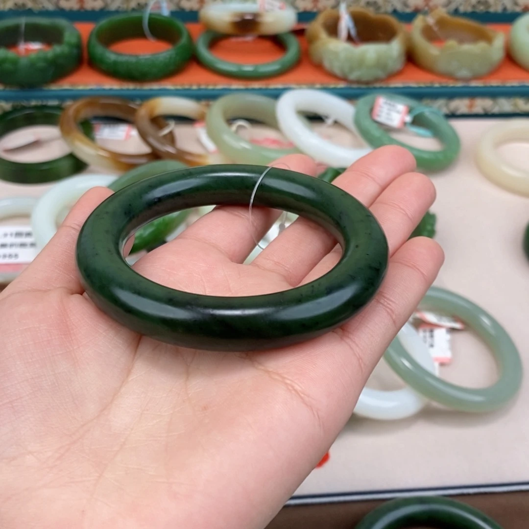 心***和田玉未镶嵌手镯