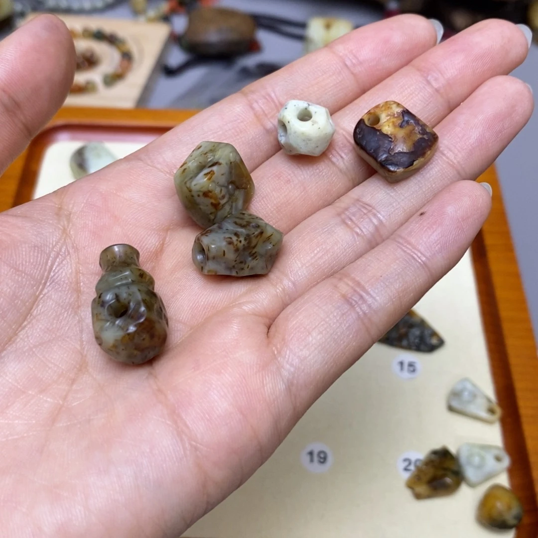 蛇纹石玉合金配饰芬**织