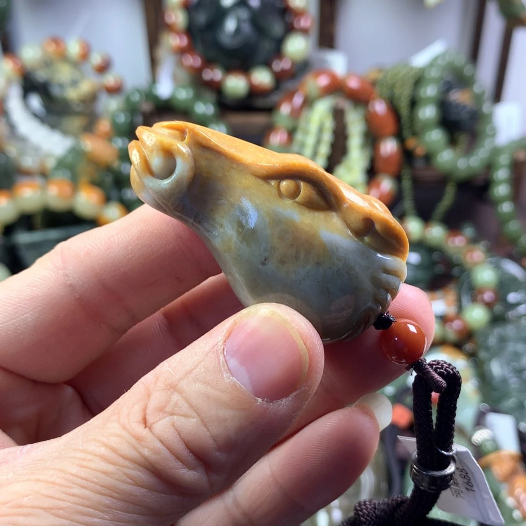 透闪石质玉把件未镶嵌