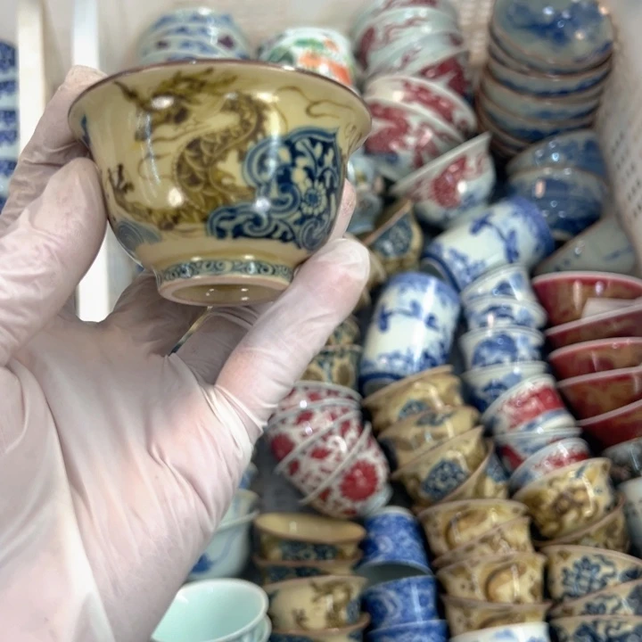 瓷片釉里金穿花龙压手杯客杯