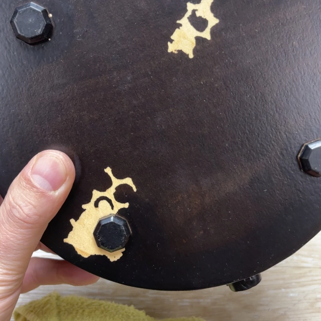 瓷片释*密密麻麻地排列着一个