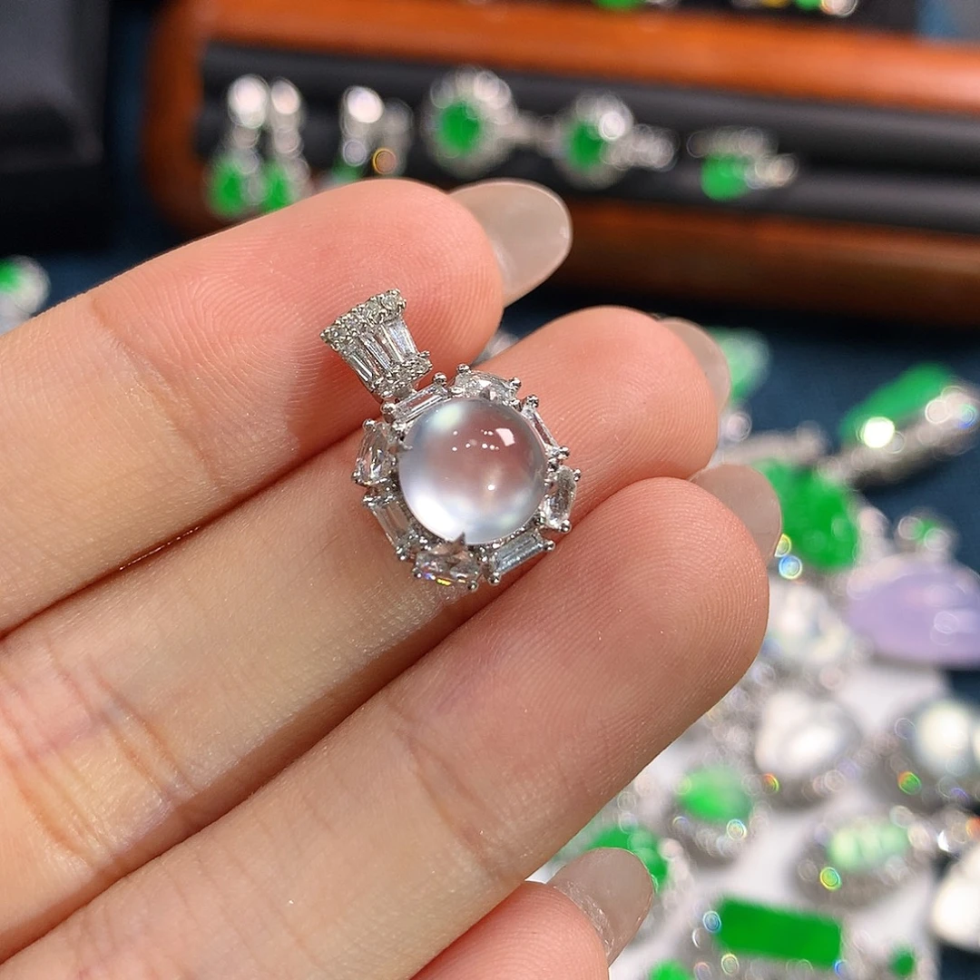 翡翠18K金镶嵌颈饰玻璃茅台白钢蛋