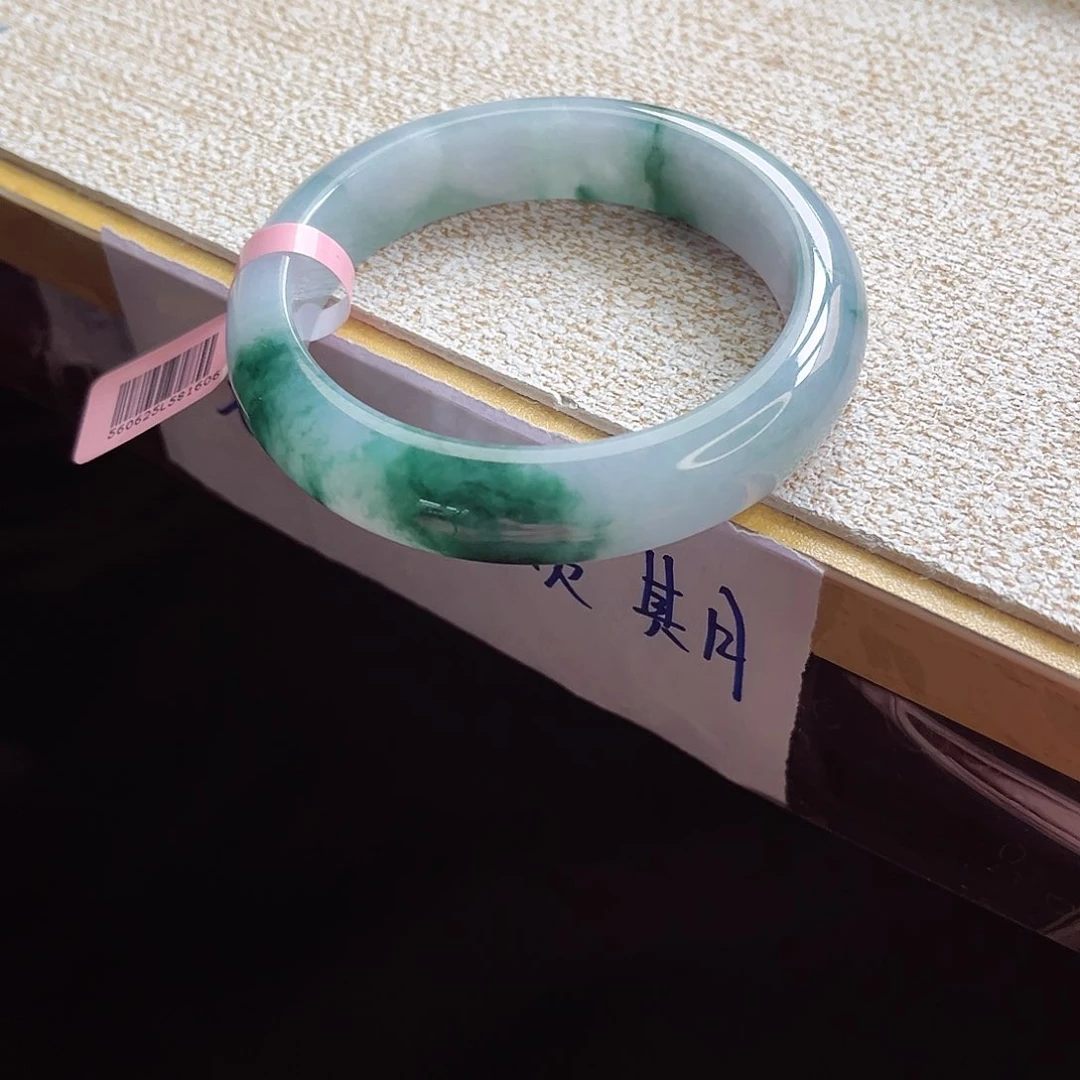 翡翠手镯未镶嵌手镯