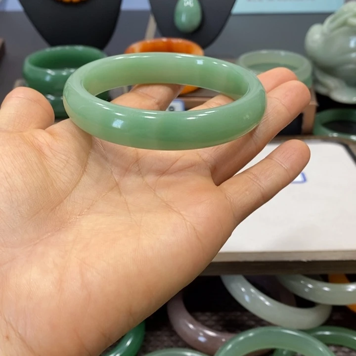 瀞***h石英质玉合金手镯