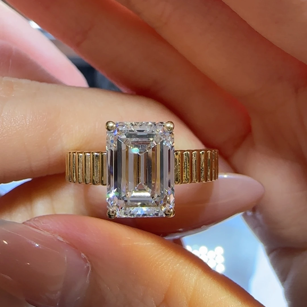 实验室培育钻石18K金镶嵌3卡祖母切16