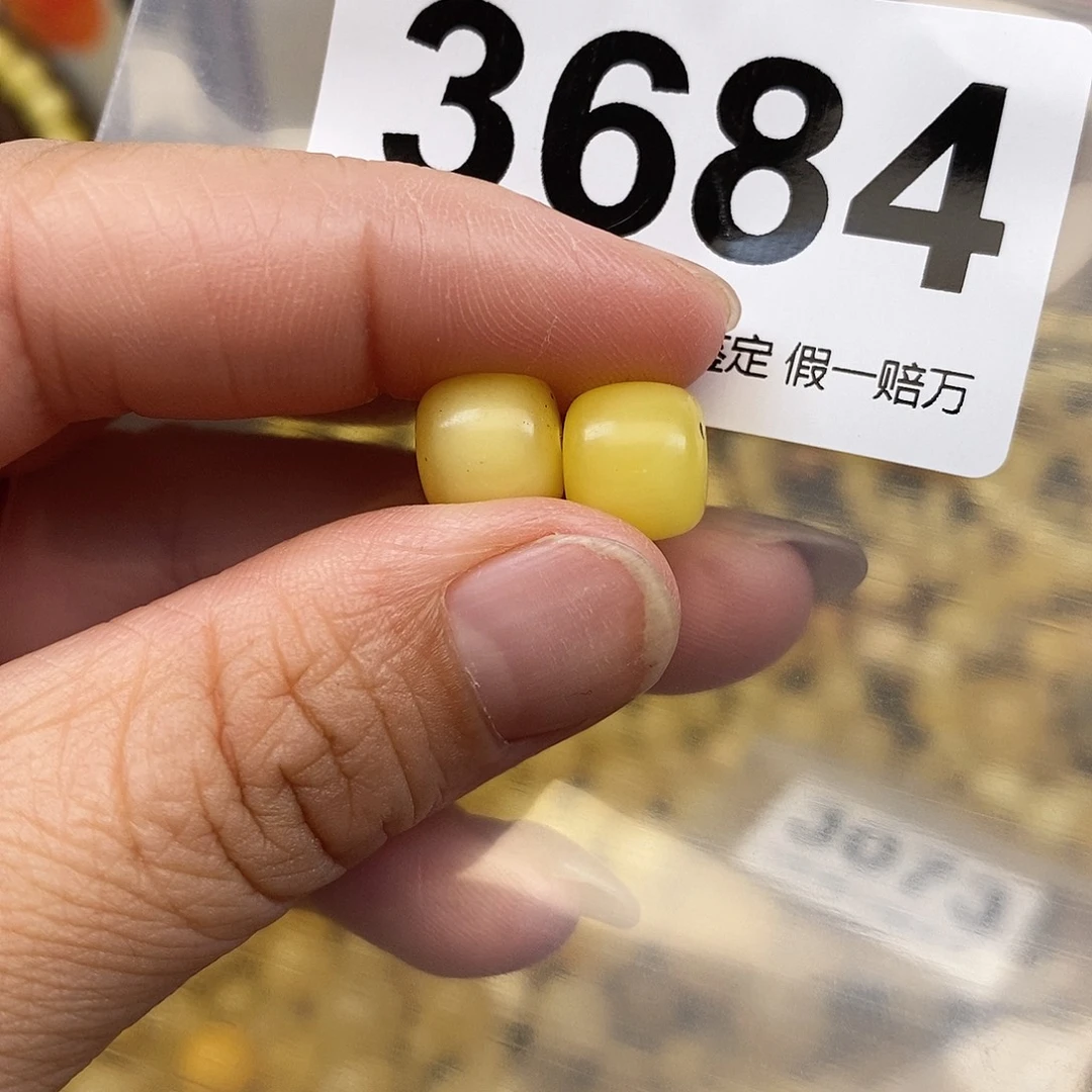 果***绿琥珀未镶嵌珠宝奇石10