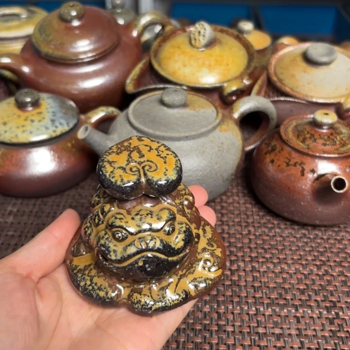 茶杯紫砂金蟾如意