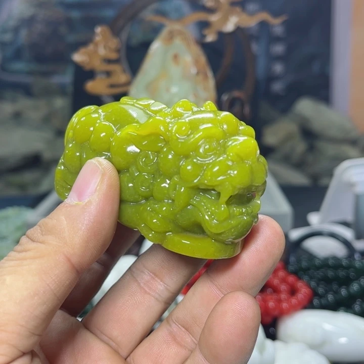 蛇纹石玉手把件未镶嵌