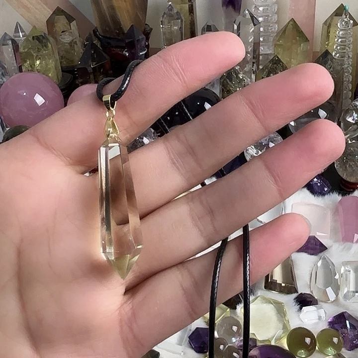 R***a颈饰未镶嵌水晶吊坠