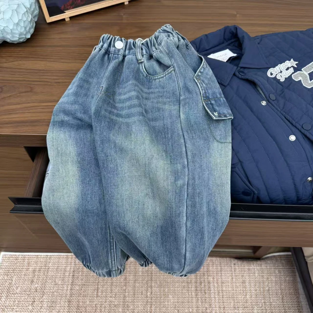 vilimama2025秋冬款中小童一体绒设计口袋收口加绒牛仔裤D25603