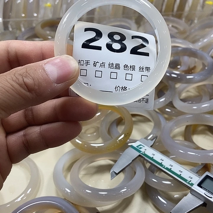 自***@玛瑙/玉髓未镶嵌手镯