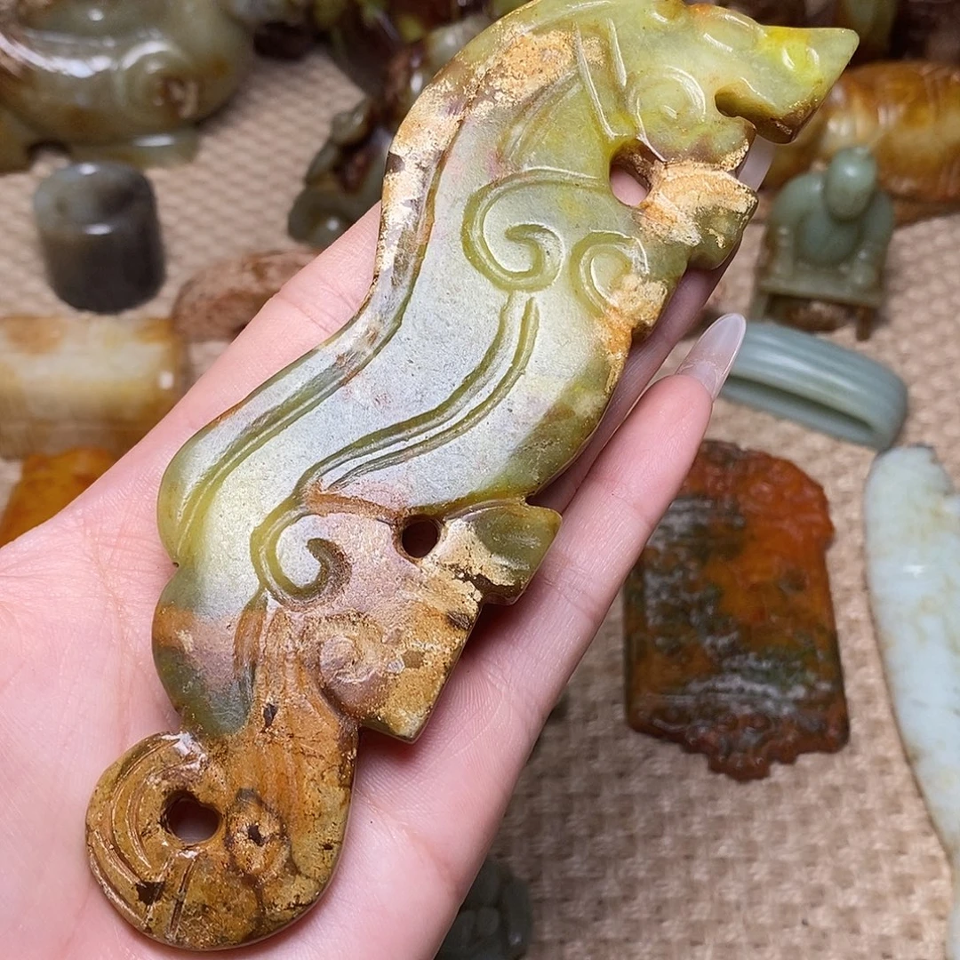 未镶嵌蛇纹石玉颈饰
