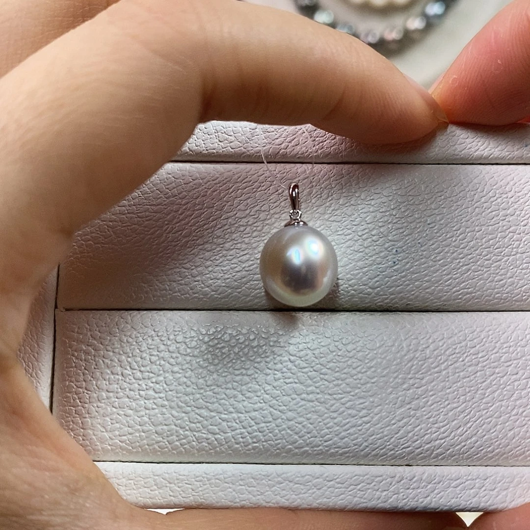 海水珍珠吊坠(不含链)18K金镶嵌10-11冷光澳白吊坠（维纳斯品质）