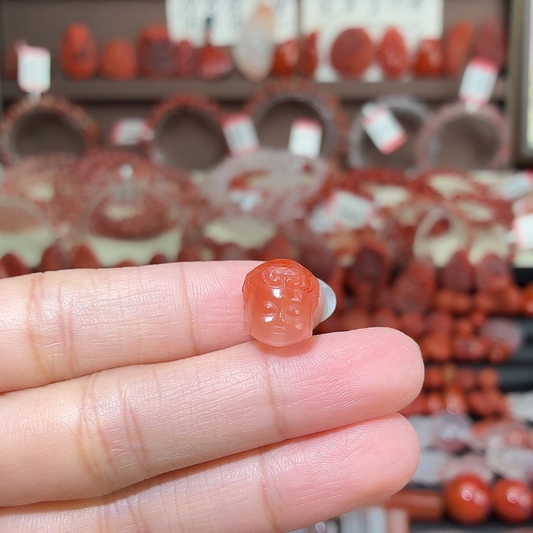 南红玛瑙未镶嵌颈饰观音头