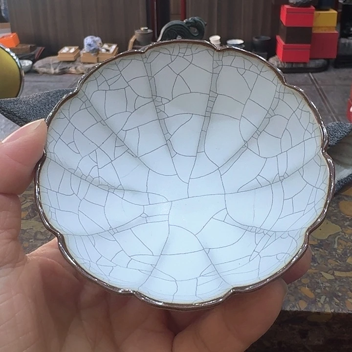 花口汝瓷品茗杯一个