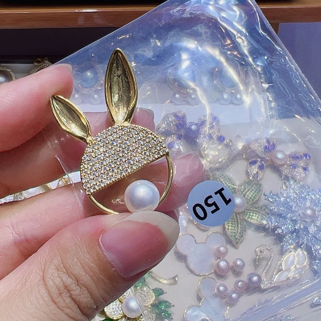 合金淡水珍珠胸饰