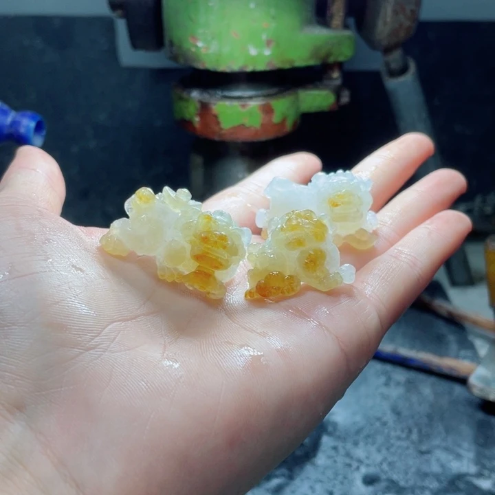 ღ***࿐翡翠未镶嵌颈饰虎虎珠宝手镯定制