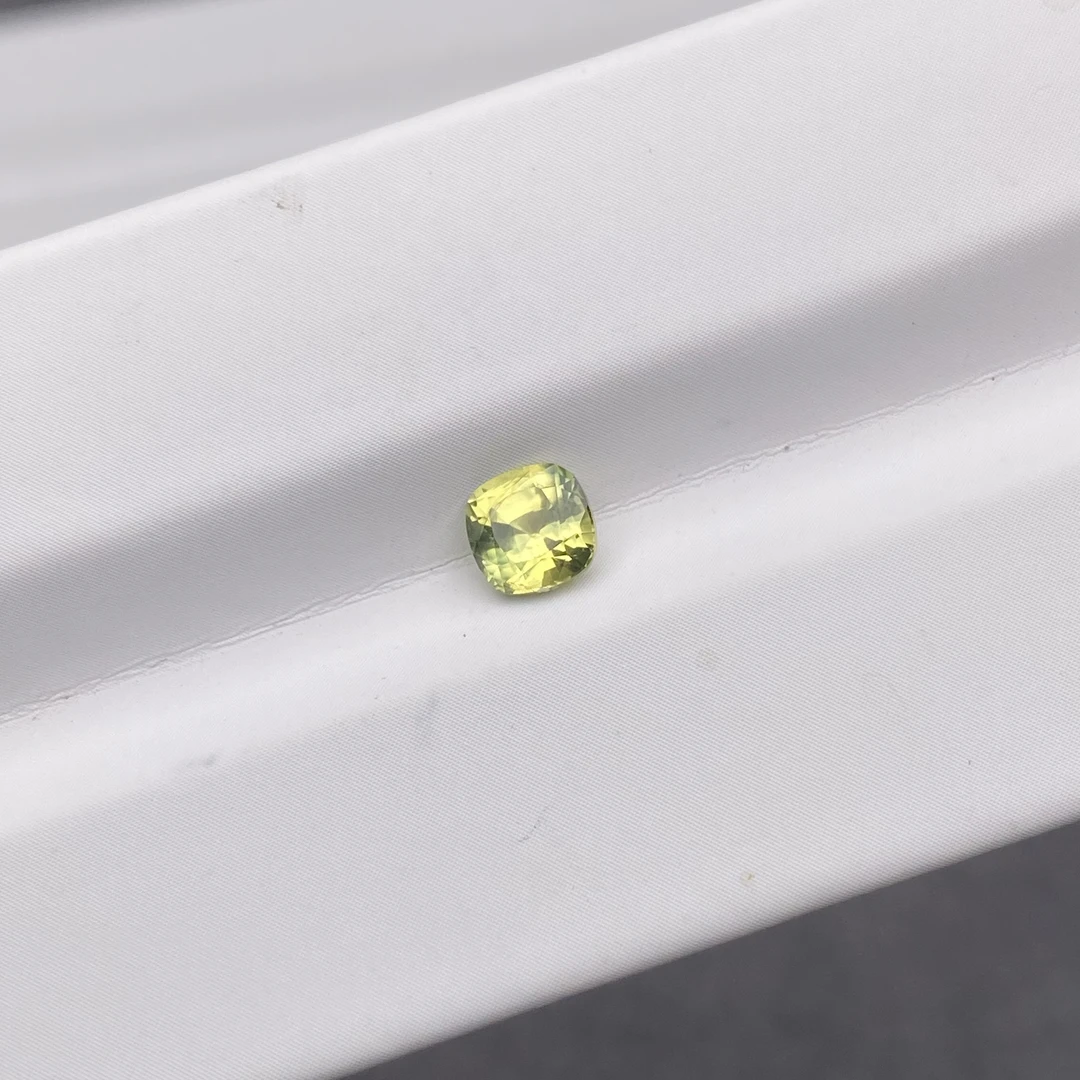 S47-0.86ct垫形金绿色蓝宝石裸石