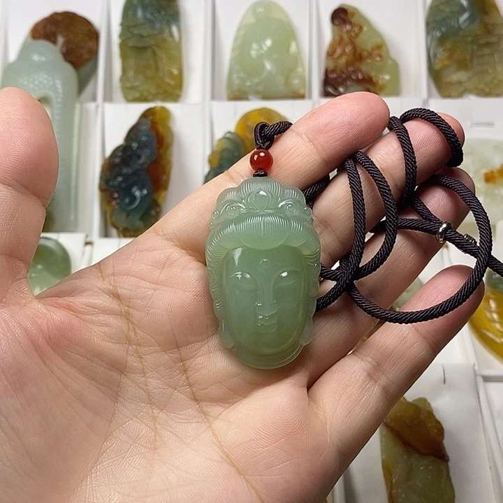 蛇纹石玉未镶嵌颈饰