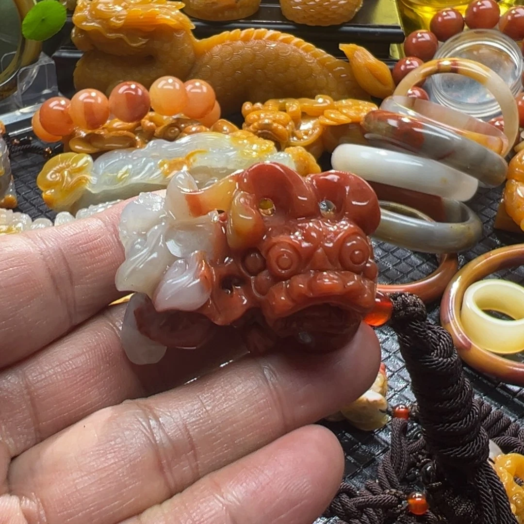 石英质玉未镶嵌颈饰
