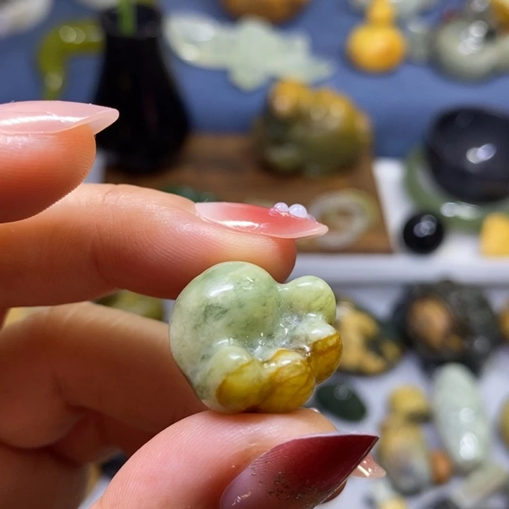 蛇纹石玉未镶嵌花玉