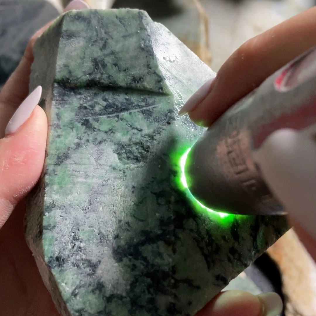 翡翠未镶嵌挂件天然翡翠