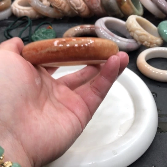 南红玛瑙手镯合金银***?