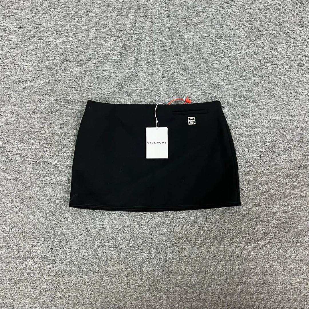 未使用 Givenchy/纪梵希 黑色 新款 4G金属标 短裙 36码