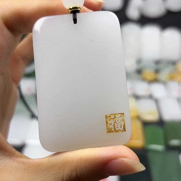 颈饰未镶嵌石英质玉