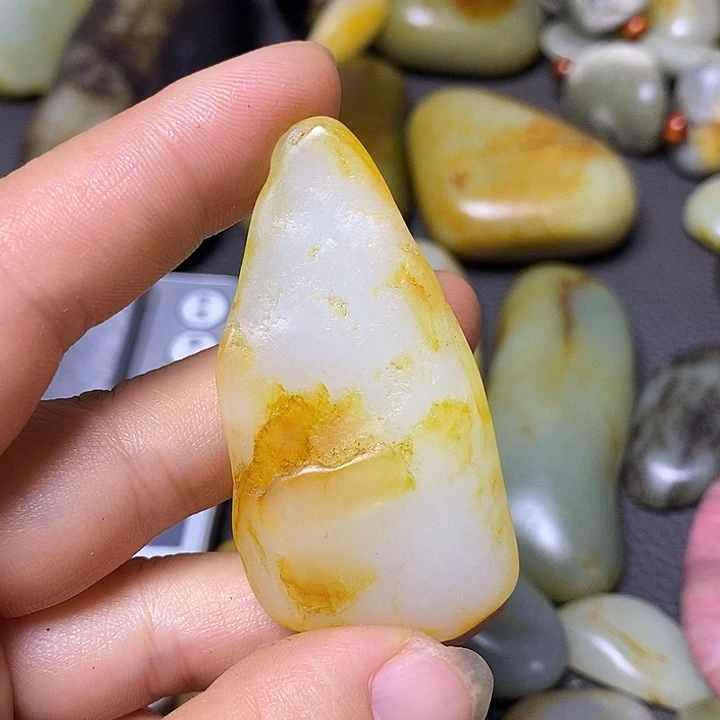 未镶嵌和田玉（糖玉）挂件