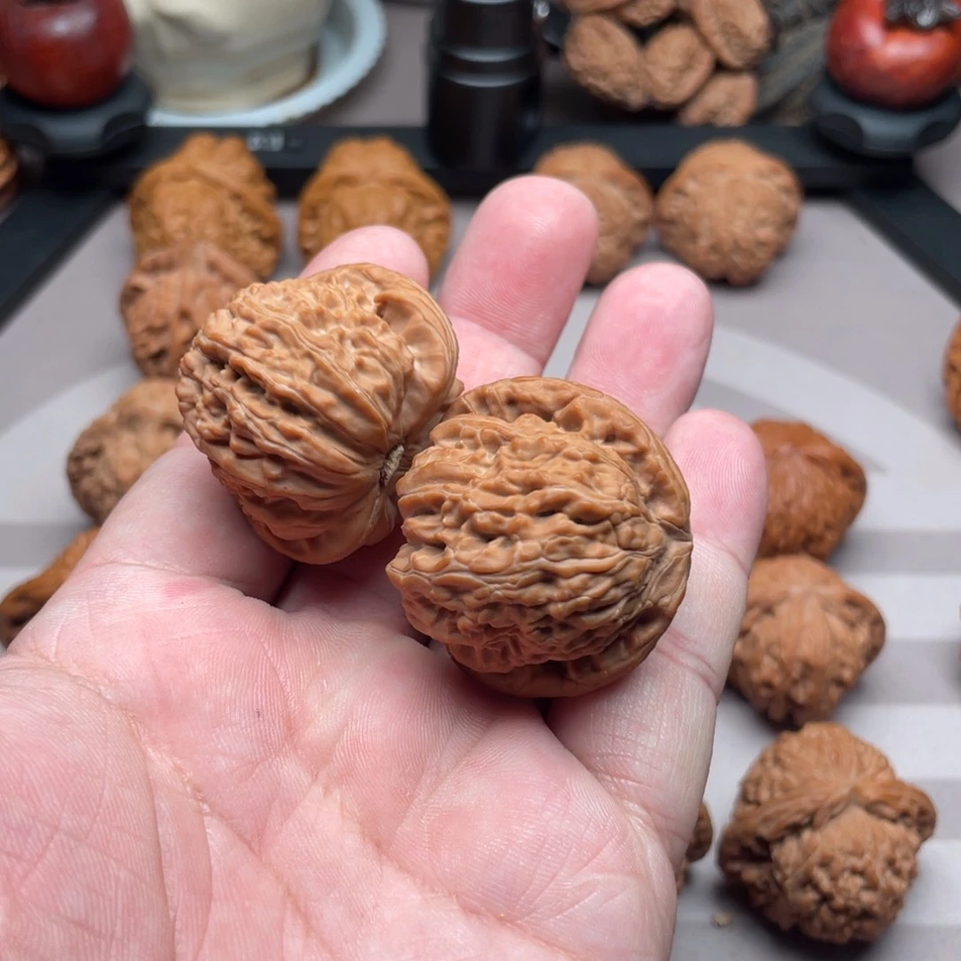 文玩核桃吊坠超****白狮子