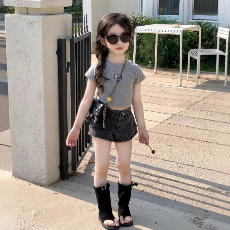 女童夏季短袖套装2025新款韩版洋气露背抽绳T恤牛仔短裤夏装两件