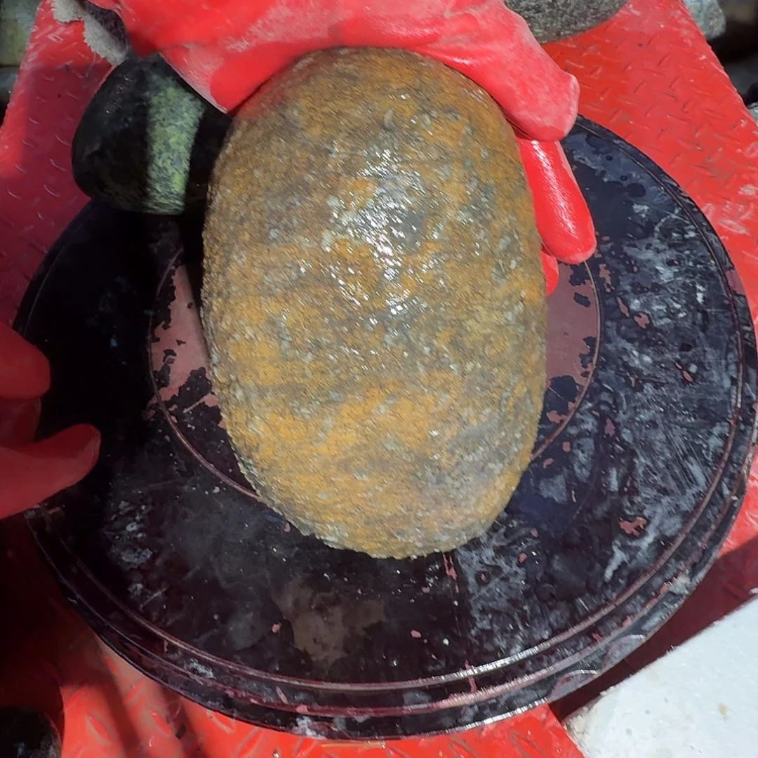 用***8蛇纹石玉未镶嵌藏玉药王石摆件