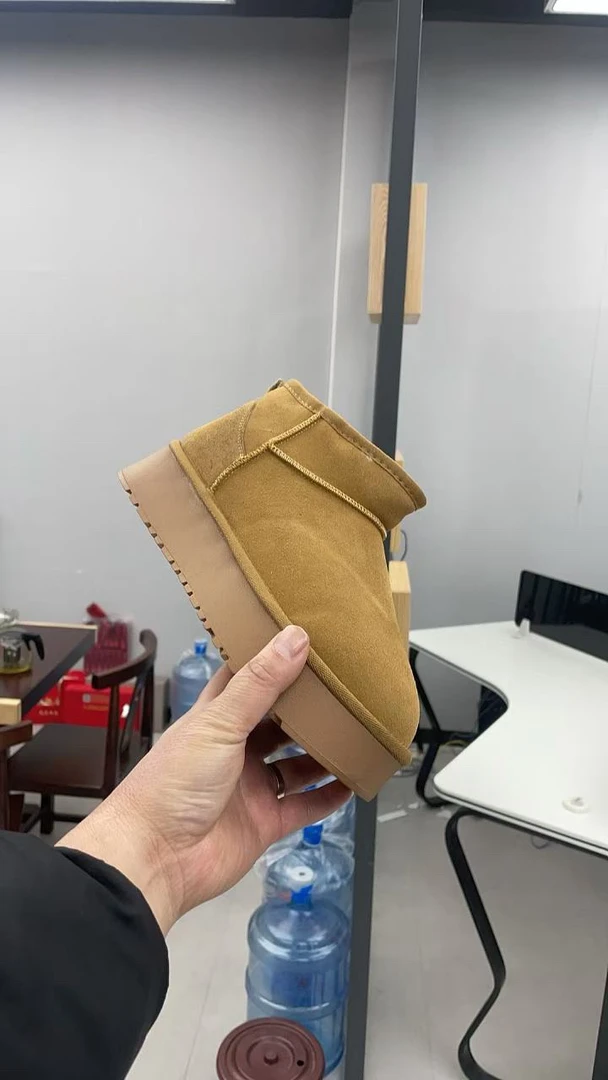 周冬雨同款真皮厚绒厚底雪地靴