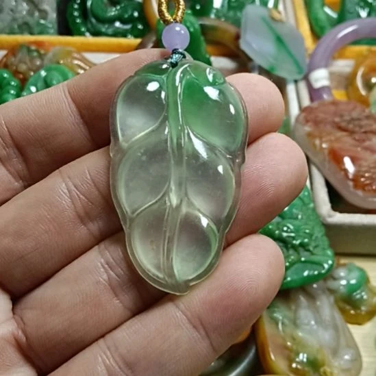 翡翠颈饰未镶嵌糊**生